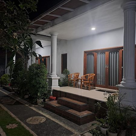 Srinadi Guest House Lovina Exterior foto