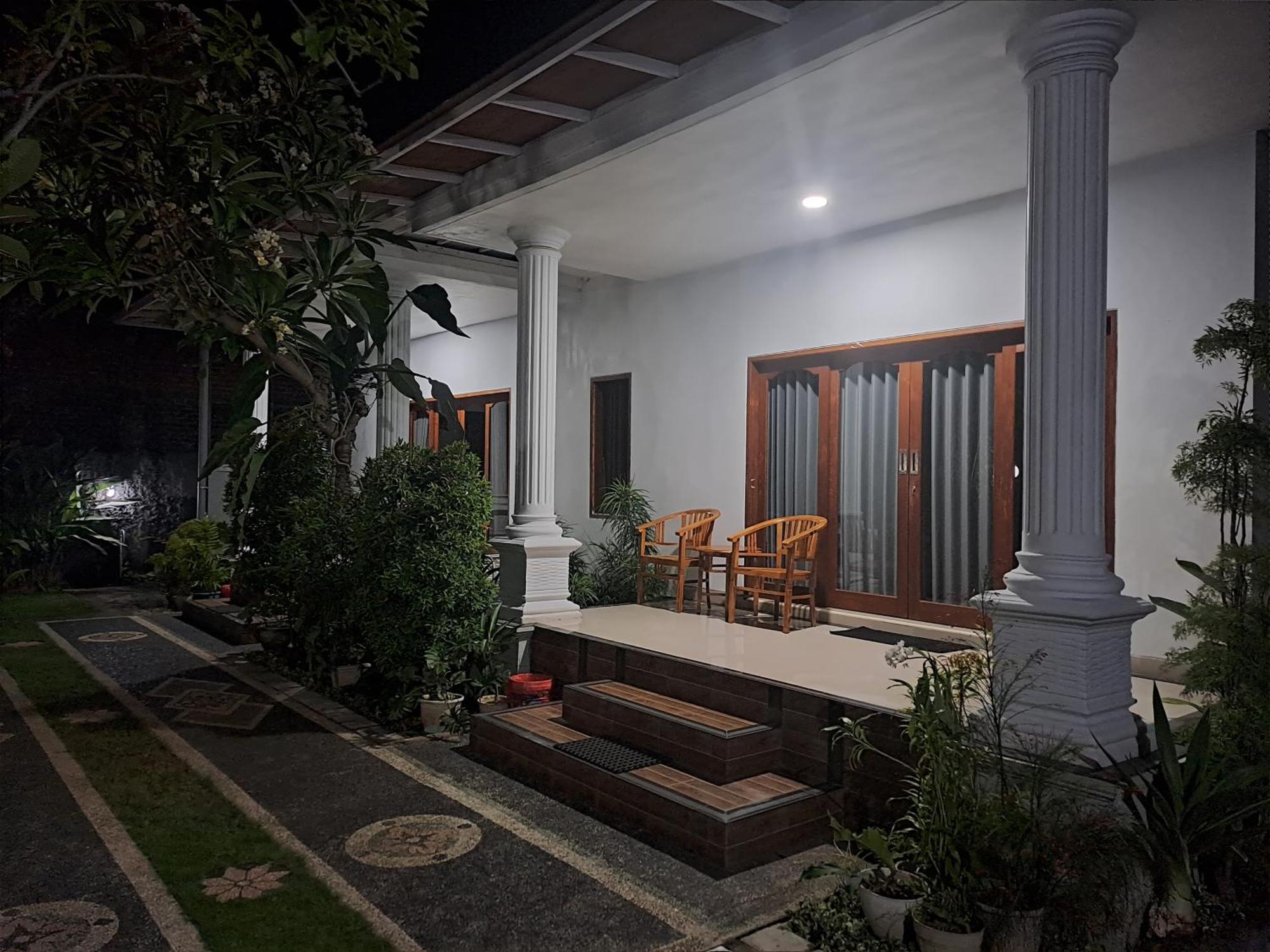 Srinadi Guest House Lovina Exterior foto