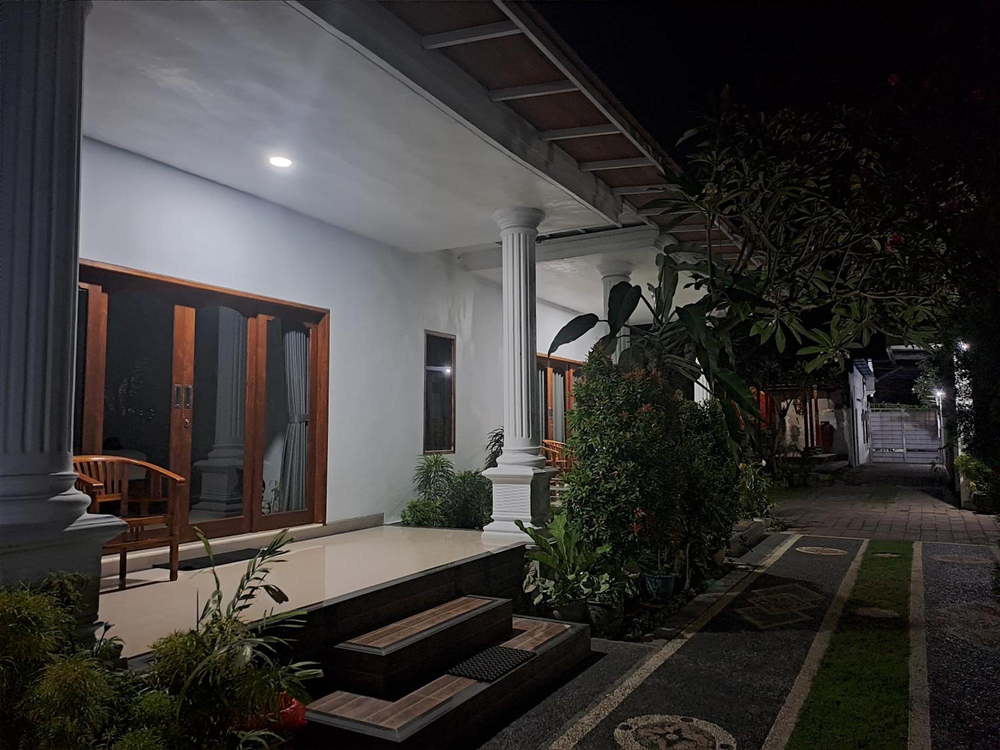 Srinadi Guest House Lovina Exterior foto