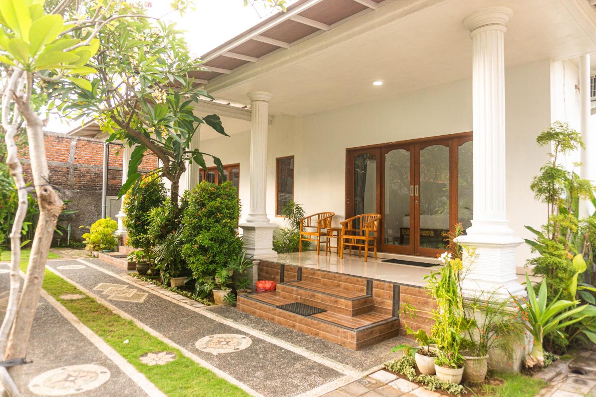 Srinadi Guest House Lovina Exterior foto