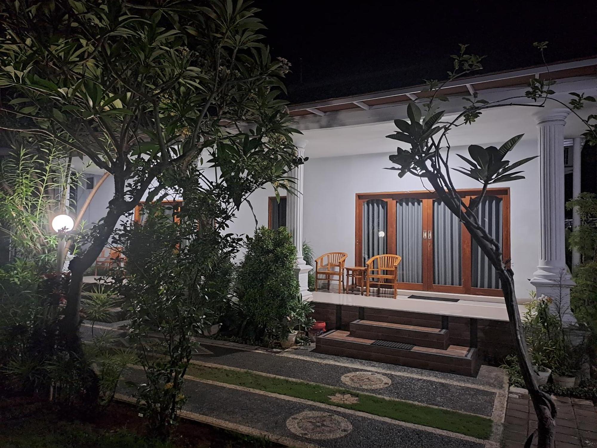 Srinadi Guest House Lovina Exterior foto